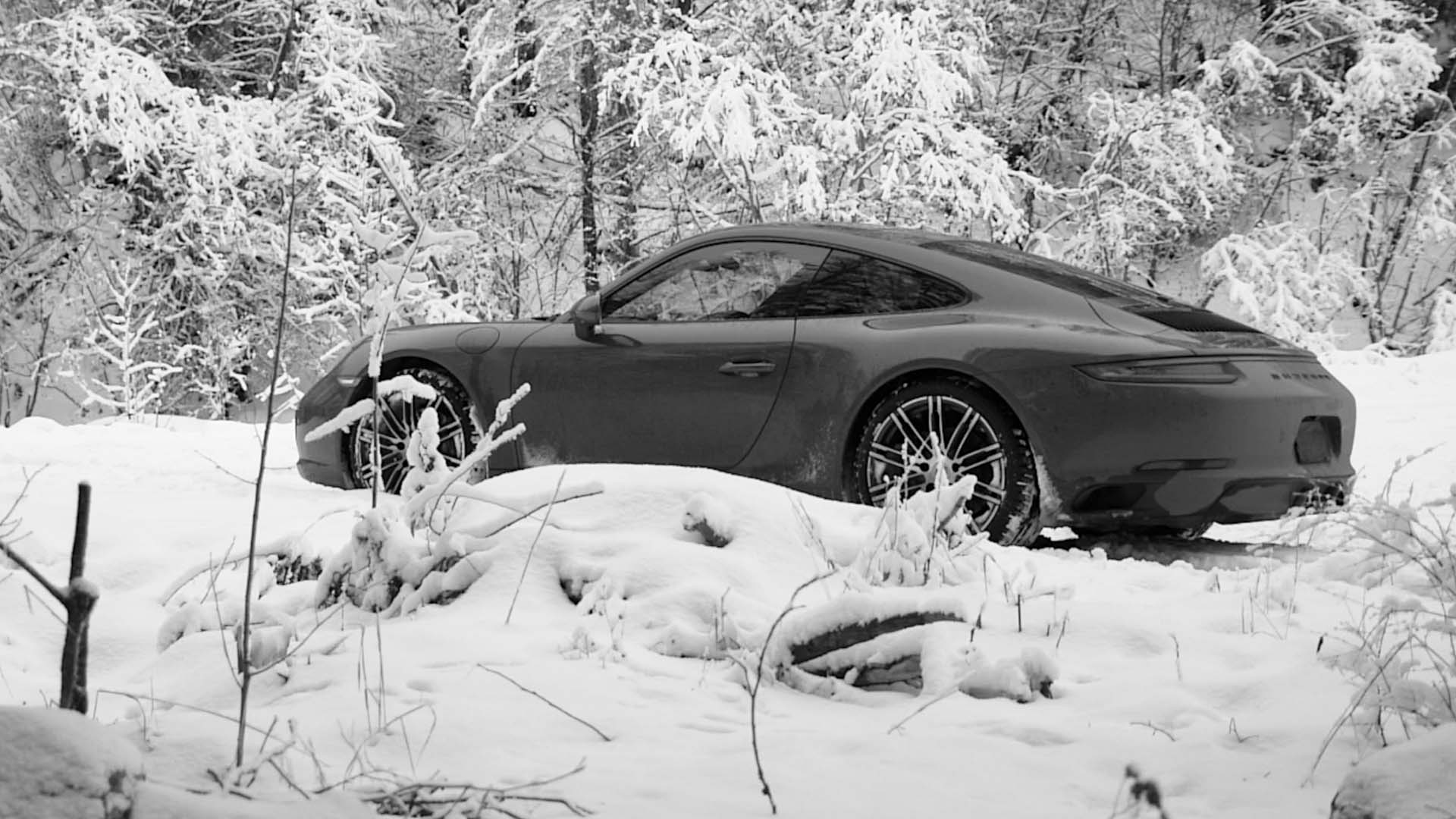Porsche driving in the snow